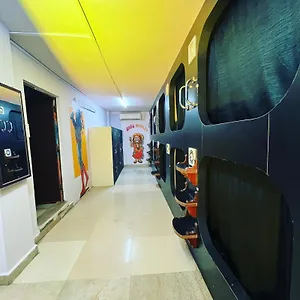 https://mad-squad-hostel.hotels-varanasi.com