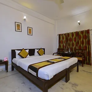 2* Hotel Oyo 1159 Chandra Prakash