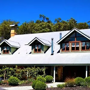 Bed & Breakfast Girraween Country